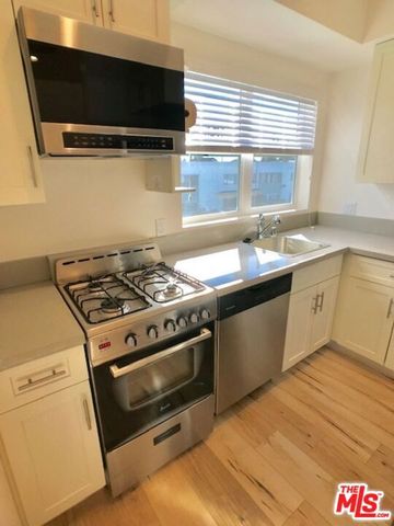 517 N Harvard Boulevard, Los Angeles, CA 90004