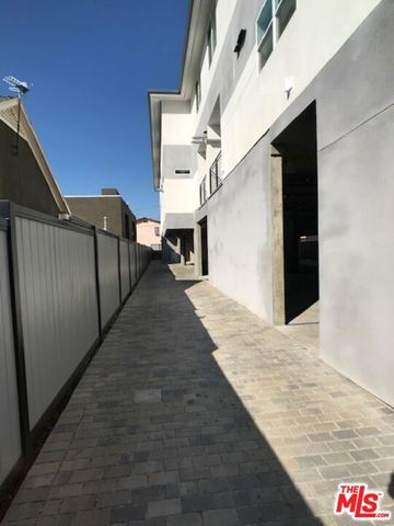 517 N Harvard Boulevard, Los Angeles, CA 90004