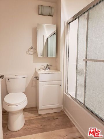 517 N Harvard Boulevard, Los Angeles, CA 90004