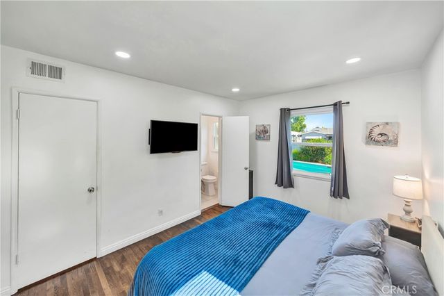 15732 Covello St, Van Nuys, CA 91406