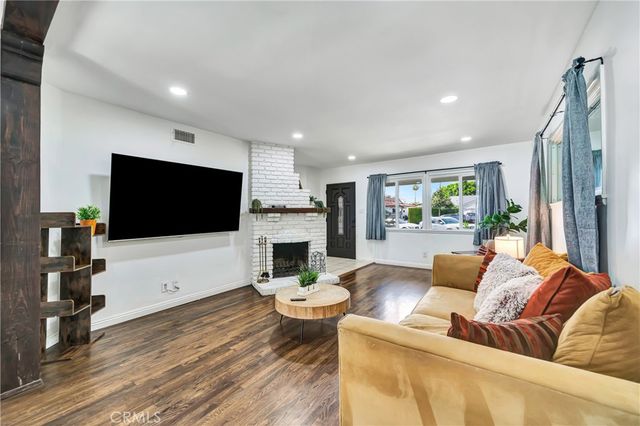 15732 Covello St, Van Nuys, CA 91406
