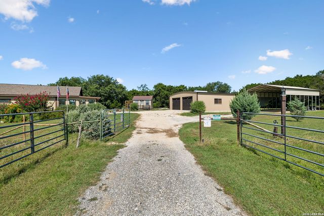 1355 BROAD OAK DR, Bandera, TX 78003