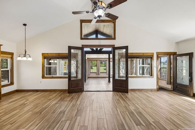 1355 BROAD OAK DR, Bandera, TX 78003