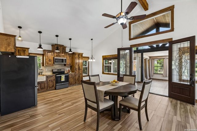 1355 BROAD OAK DR, Bandera, TX 78003
