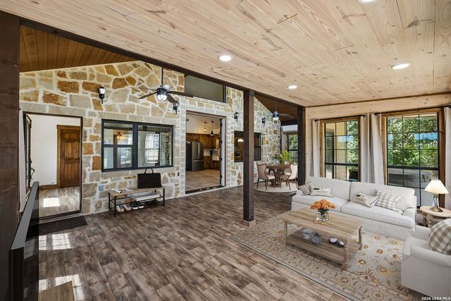 1355 BROAD OAK DR, Bandera, TX 78003