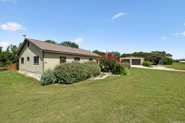 1355 BROAD OAK DR, Bandera, TX 78003