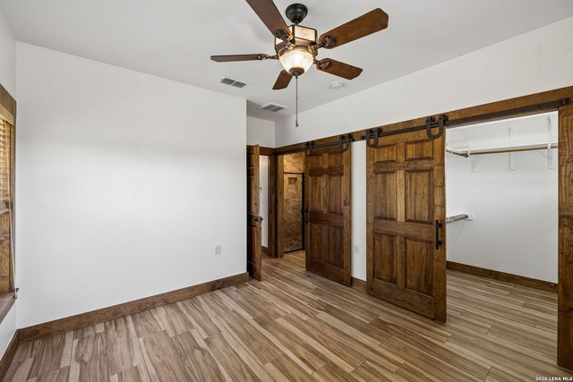 1355 BROAD OAK DR, Bandera, TX 78003