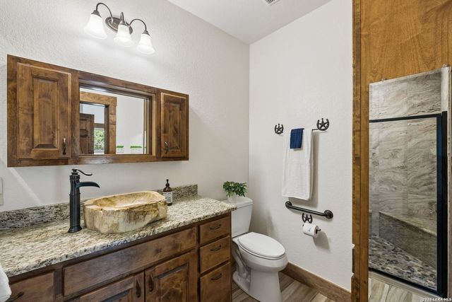 1355 BROAD OAK DR, Bandera, TX 78003
