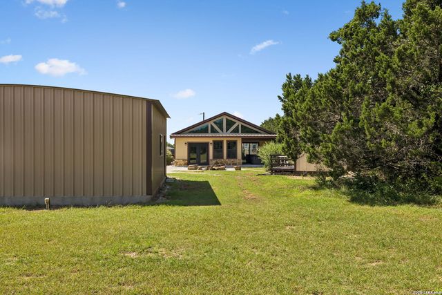 1355 BROAD OAK DR, Bandera, TX 78003