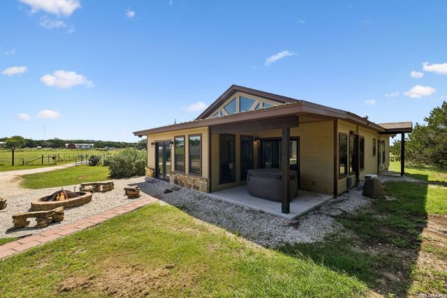 1355 BROAD OAK DR, Bandera, TX 78003
