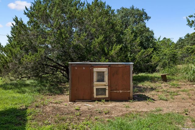 1355 BROAD OAK DR, Bandera, TX 78003