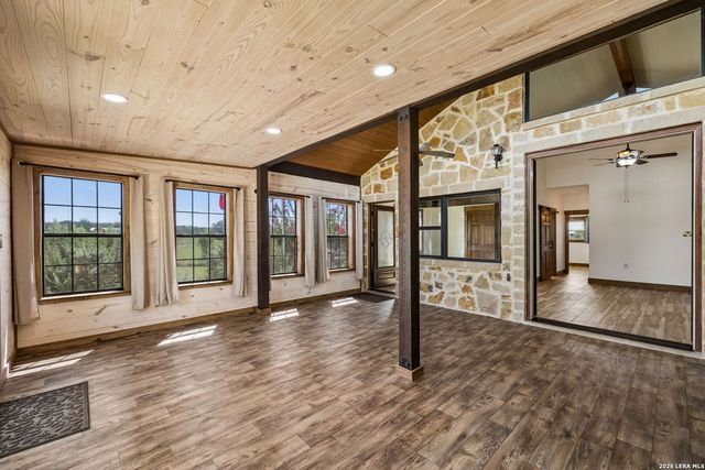 1355 BROAD OAK DR, Bandera, TX 78003