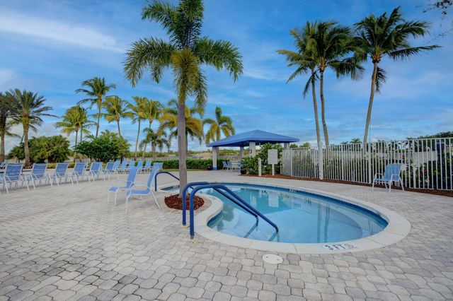 2752 Clipper Circle, West Palm Beach, FL 33411