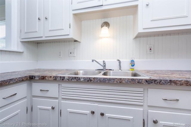 21892 Ehlert Avenue, Warren, MI 48089