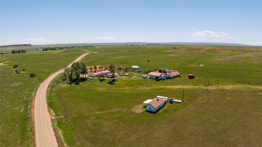 661 Dovetail Valentine Road, Winnett, MT 59087 photo 2