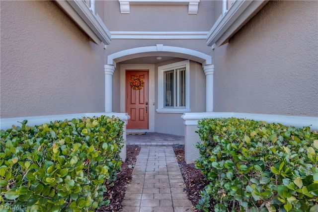 9957 Chiana CIR, Fort Myers, FL 33905