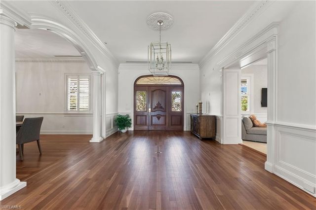 2325 Lantern LN, Naples, FL 34102