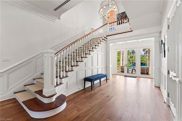 2325 Lantern LN, Naples, FL 34102