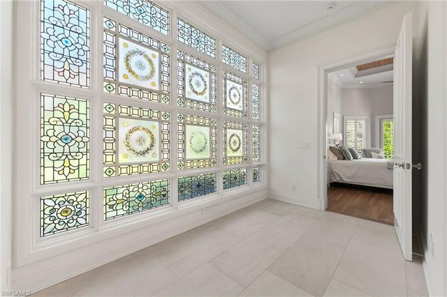 2325 Lantern LN, Naples, FL 34102