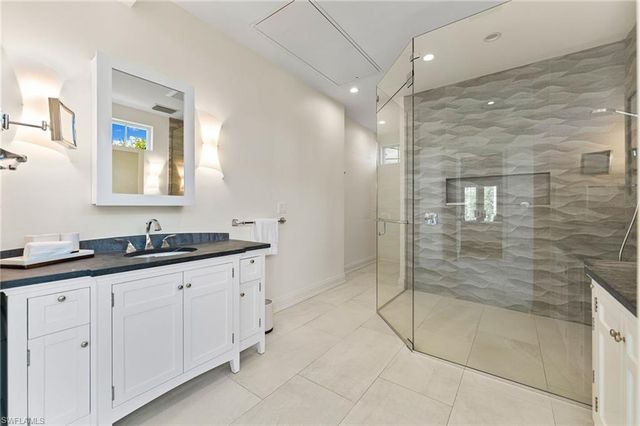 2325 Lantern LN, Naples, FL 34102