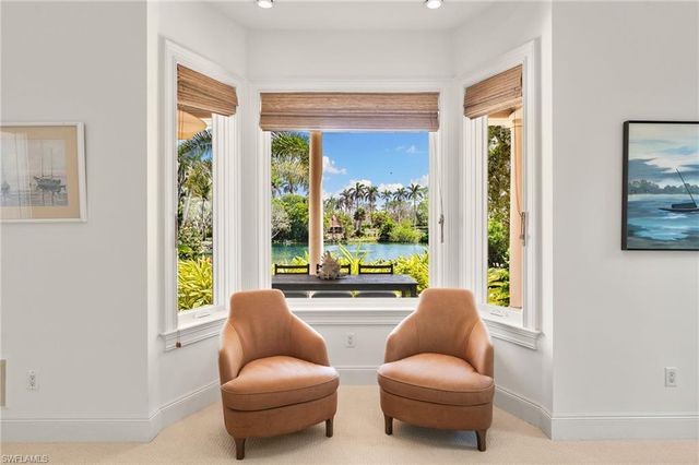 2325 Lantern LN, Naples, FL 34102