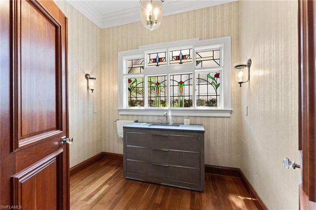 2325 Lantern LN, Naples, FL 34102