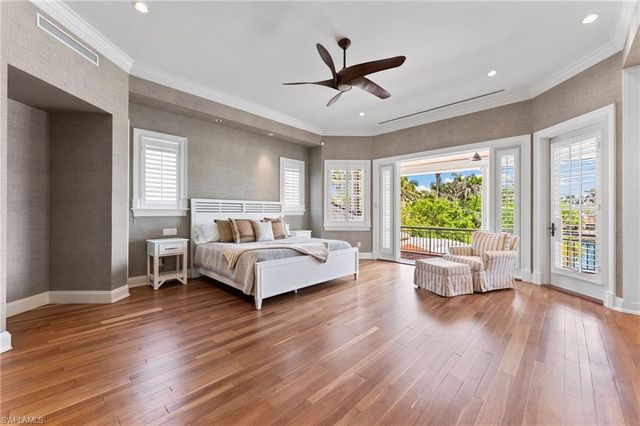2325 Lantern LN, Naples, FL 34102