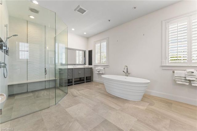 2325 Lantern LN, Naples, FL 34102