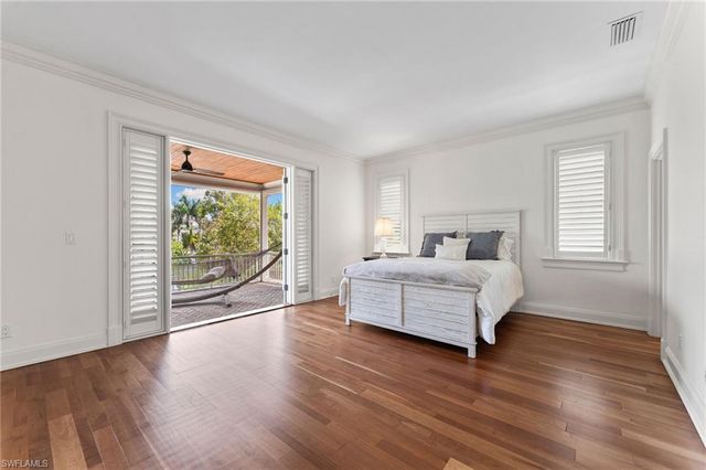 2325 Lantern LN, Naples, FL 34102