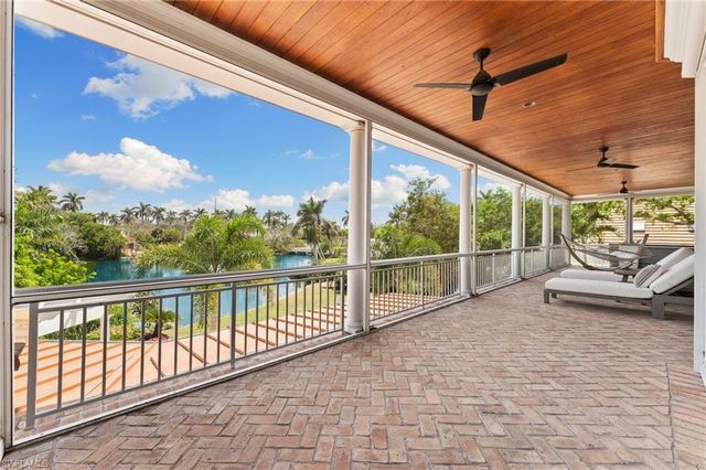 2325 Lantern LN, Naples, FL 34102