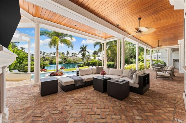2325 Lantern LN, Naples, FL 34102