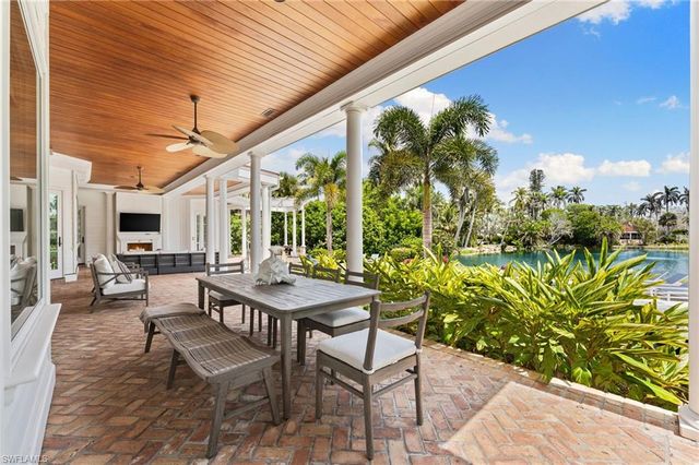 2325 Lantern LN, Naples, FL 34102
