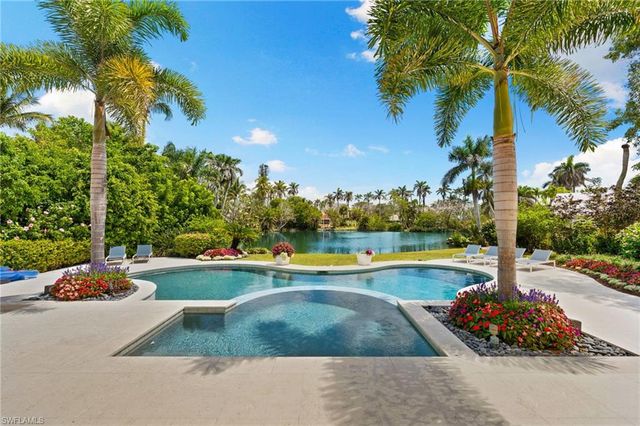 2325 Lantern LN, Naples, FL 34102