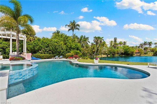 2325 Lantern LN, Naples, FL 34102
