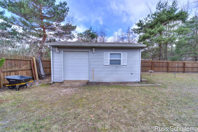 3759 W Fuller Drive, Fruitport Twp, MI 49444