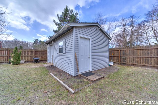 3759 W Fuller Drive, Fruitport Twp, MI 49444