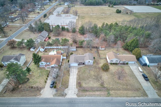 3759 W Fuller Drive, Fruitport Twp, MI 49444