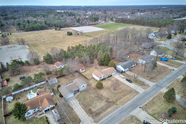 3759 W Fuller Drive, Fruitport Twp, MI 49444