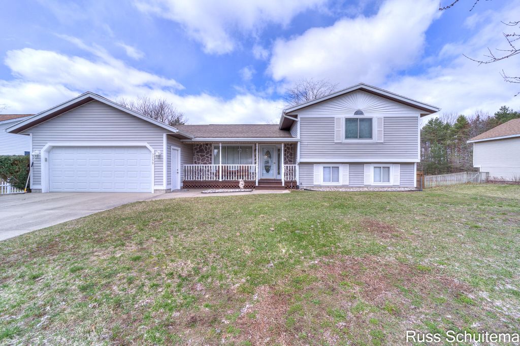 3759 W Fuller Drive, Fruitport Twp, MI 49444