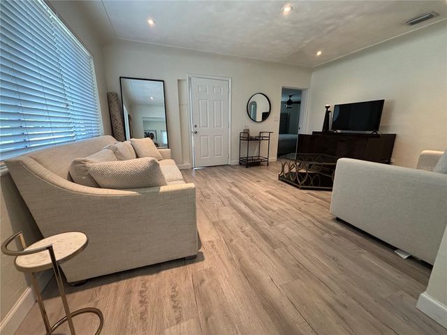 1138 51ST AVENUE N, St Petersburg, FL 33703