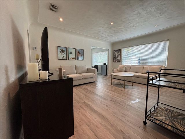 1138 51ST AVENUE N, St Petersburg, FL 33703