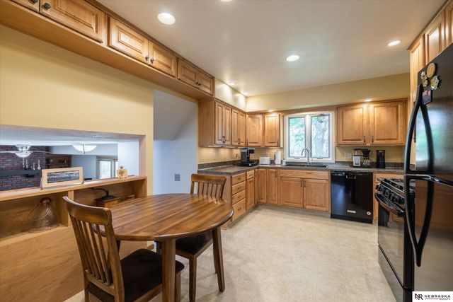 931 Fawn Parkway, Omaha, NE 68154