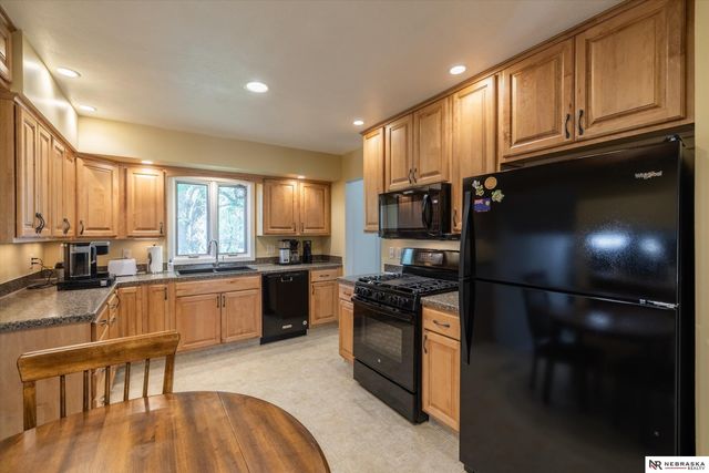 931 Fawn Parkway, Omaha, NE 68154