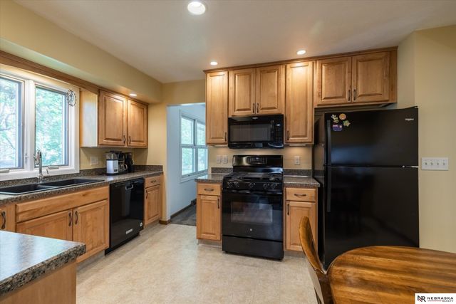 931 Fawn Parkway, Omaha, NE 68154