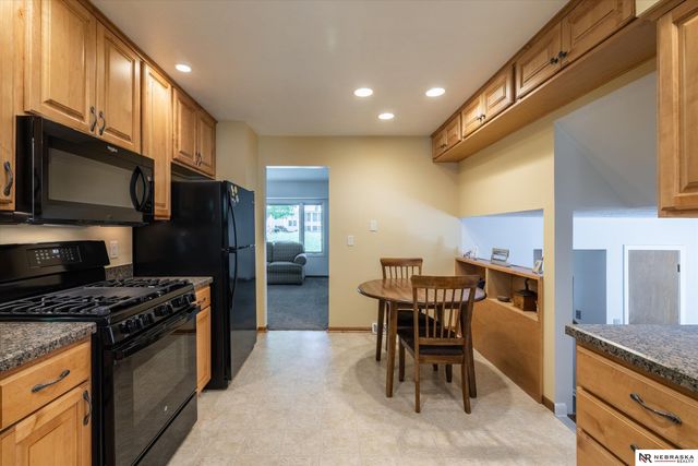 931 Fawn Parkway, Omaha, NE 68154