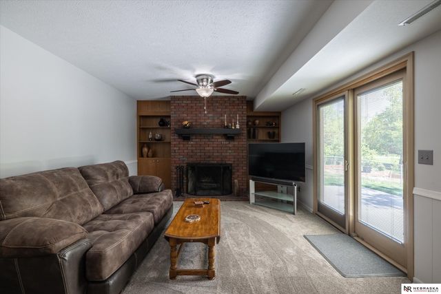 931 Fawn Parkway, Omaha, NE 68154