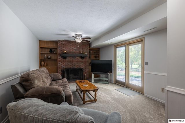 931 Fawn Parkway, Omaha, NE 68154