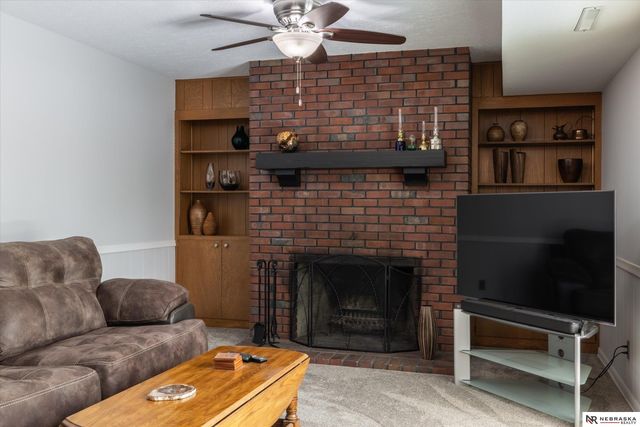 931 Fawn Parkway, Omaha, NE 68154