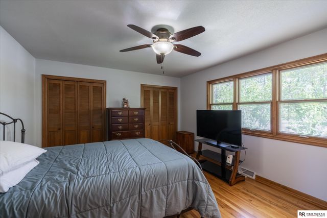 931 Fawn Parkway, Omaha, NE 68154