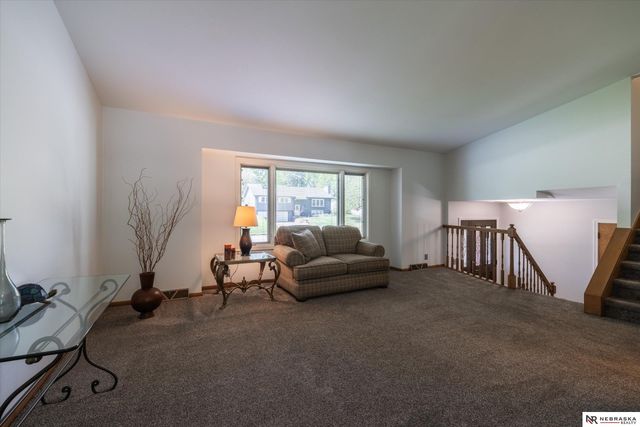 931 Fawn Parkway, Omaha, NE 68154
